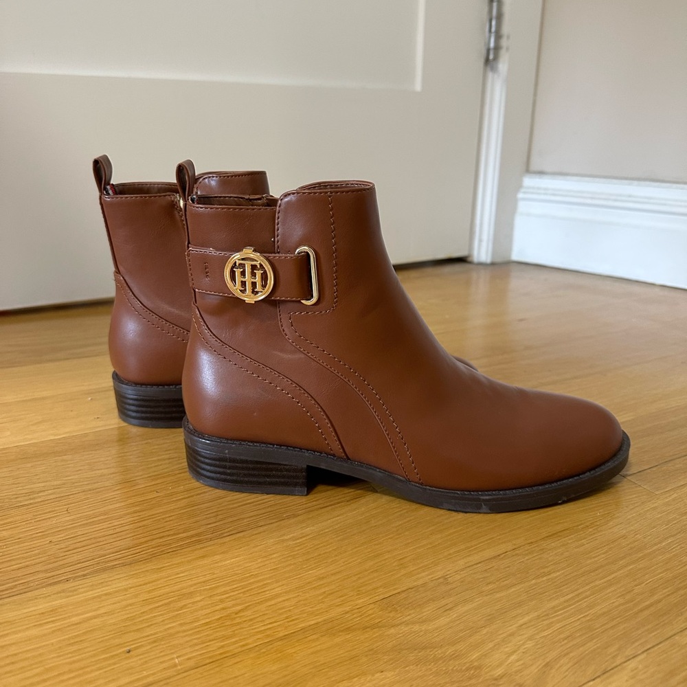 Tommy Hilfinger brown boots - size 8.5